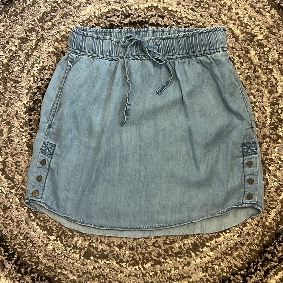 Dresses & Skirts - Cute lightweight denim skirt, elastic tie waist, pockets
